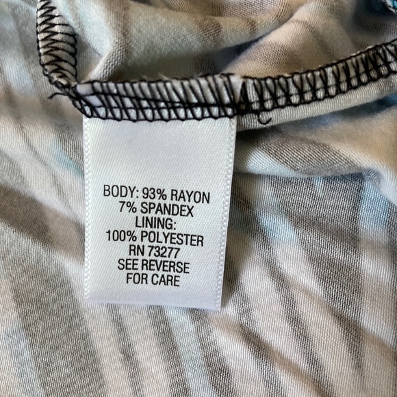 Cropped shoulder geometric print dress - Picture 5 of 8